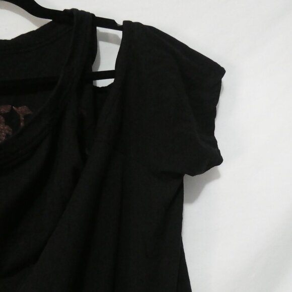 TORRID | size 1 | Black Indie Invasion Graphic T-Shirt | Cold / Cut-Out Shoulder - Picture 11 of 13
